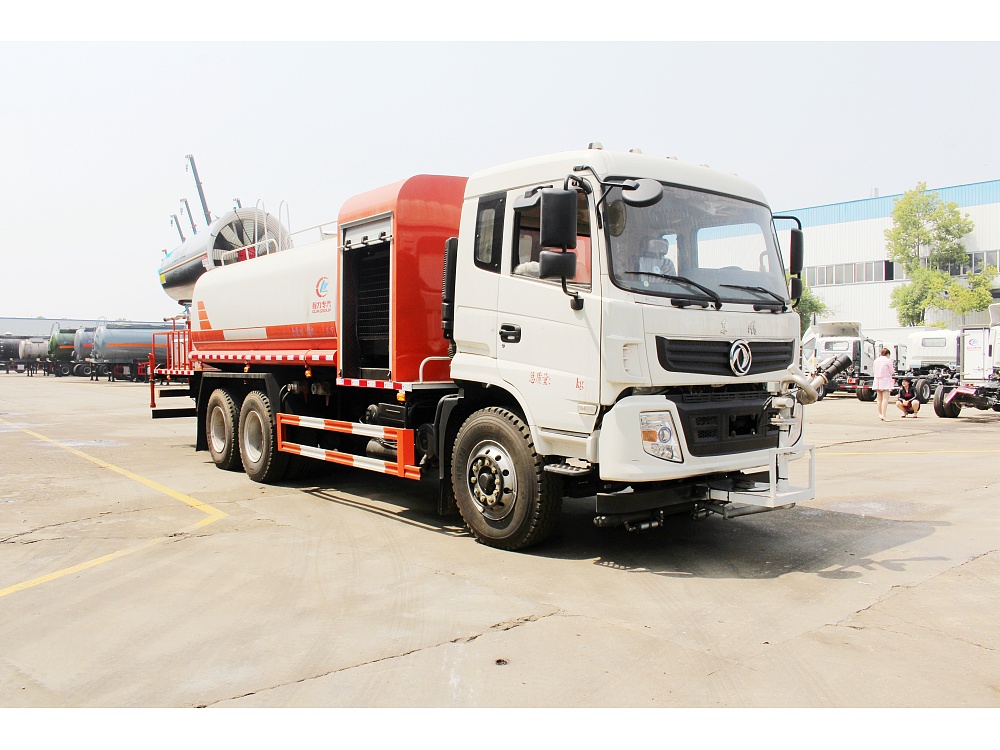 國六東風隨專后雙橋16立方霧炮車/50-120米霧炮