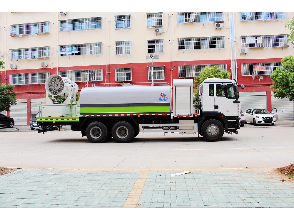 國(guó)六重汽汕德卡后雙橋16立方抑塵車