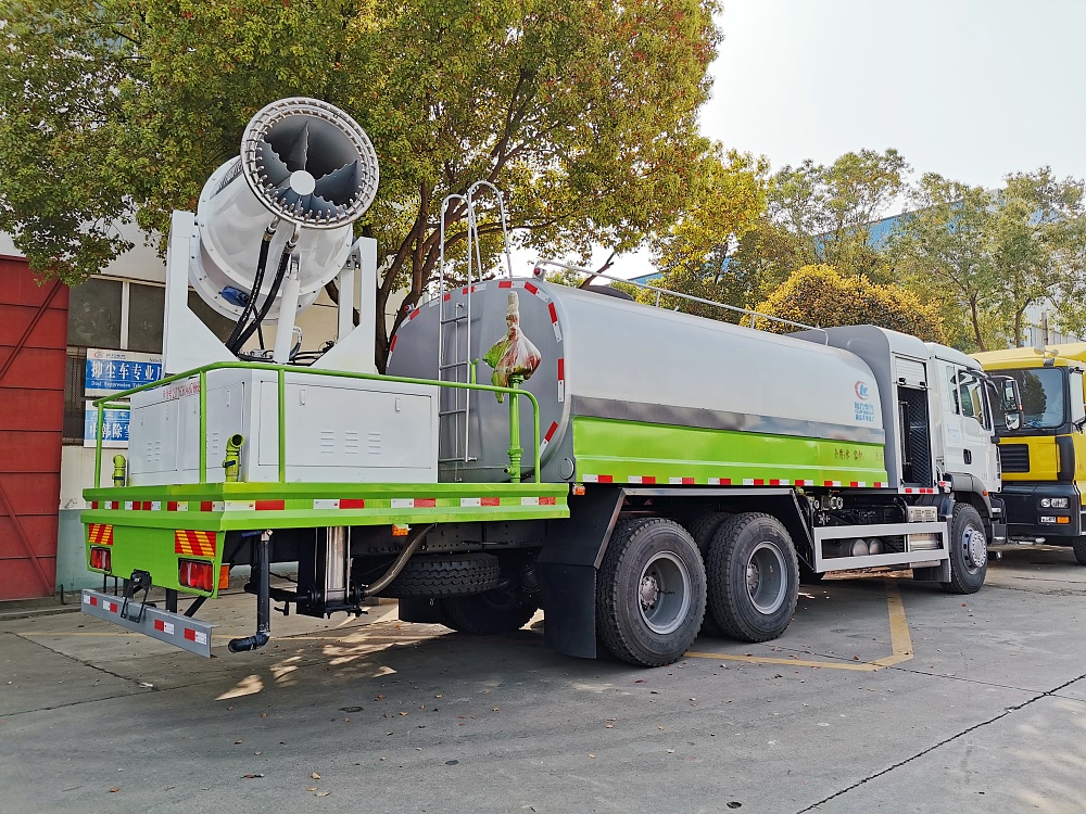 國(guó)六重汽汕德卡后雙橋16立方抑塵車