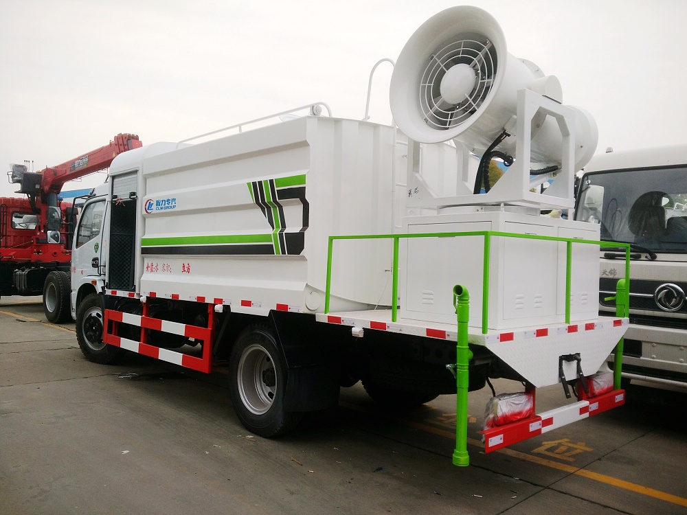 國(guó)六東風(fēng)凱普特6.5方多功能霧炮車