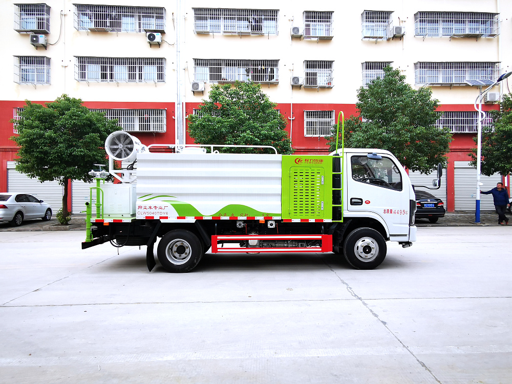 東風(fēng)小多利卡霧炮車國六4.5立方