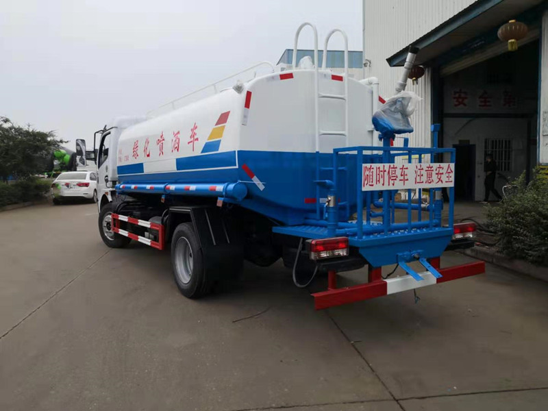 國(guó)六東風(fēng)凱普特8噸灑水車廠家報(bào)價(jià)