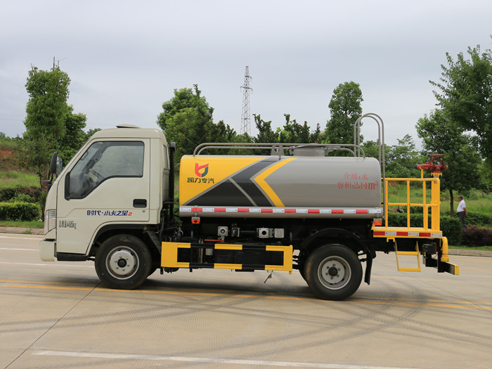 國六福田三方灑水車