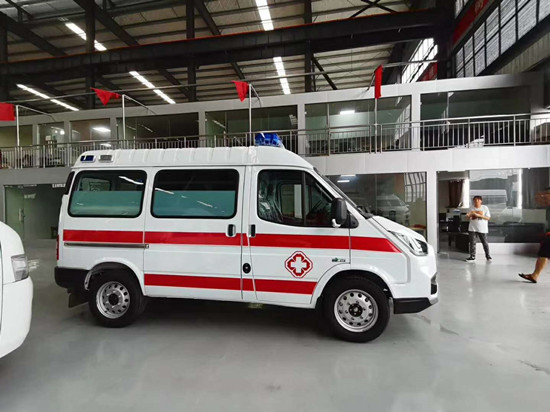 國(guó)六江鈴特順短軸中頂救護(hù)車